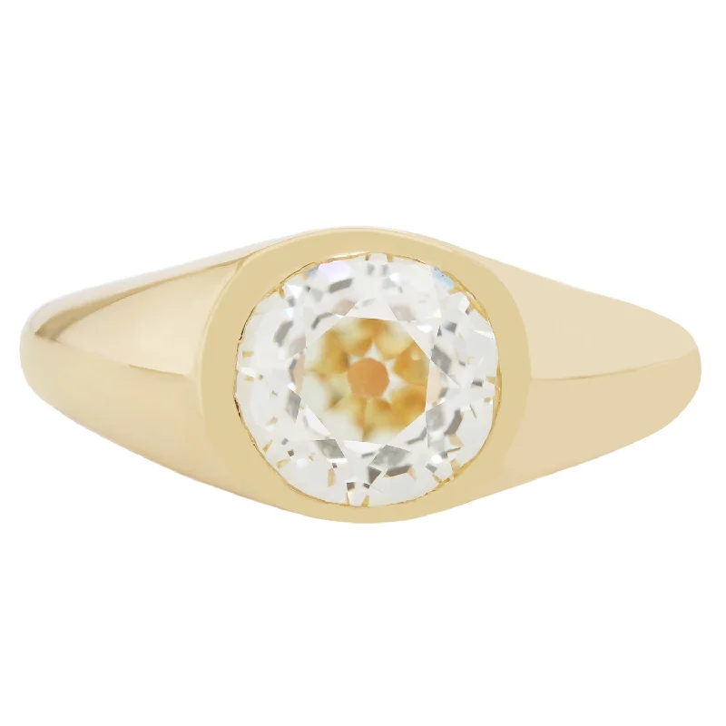 vintage-inspired engagement ring for women -Moonbeam Diamond Signet Ring