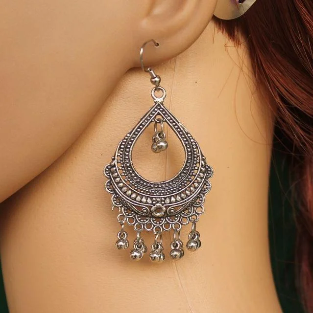 Trendy drop earrings for modern outfits -Antique Chandbali Stone Earrings