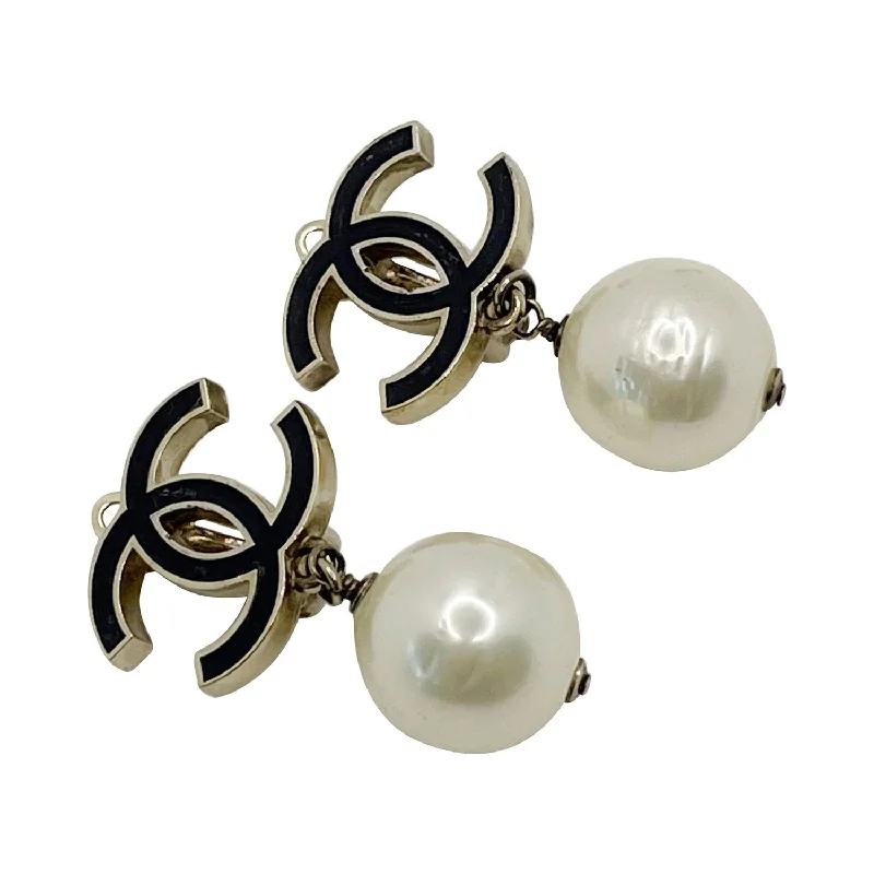 Lightweight hoop earrings for comfort and style -Chanel CC Logo Pearl Clip Earrings